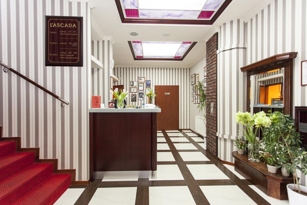 L'Ascada Hotel Srem Bagian luar foto