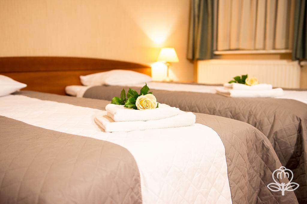L'Ascada Hotel Srem Bagian luar foto